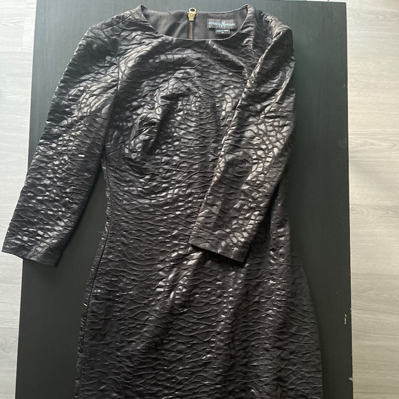 Black dress - Picture 1 of 3